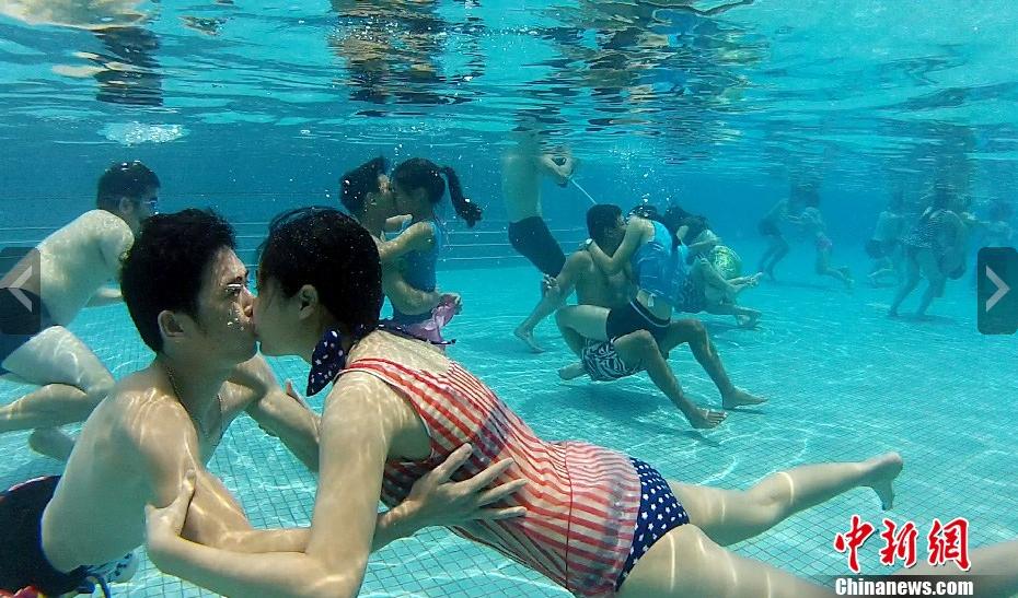 57 secondes : record de durée pour un baiser sous l'eau à Guangzhou !