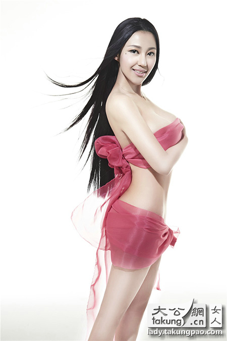 Une star chinoise pose nue pour la lutte contre le cancer du sein (2)