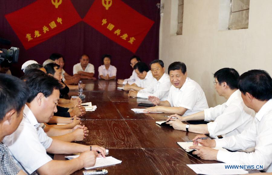 Xi Jinping appelle les membres du PCC à maintenir la Chine rouge (2)