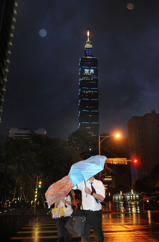 En images : le super-typhon Soulik touche Taiwan (3)