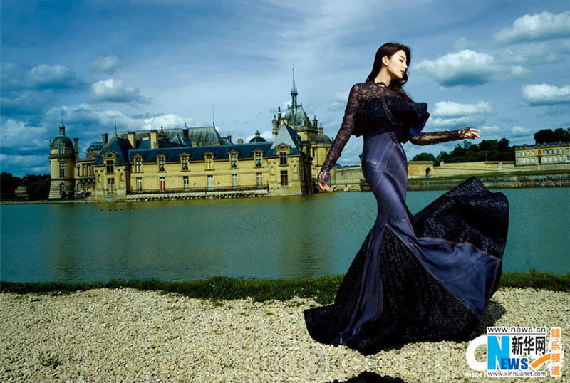 L'actrice chinoise Zhang Yuqi pose pour un magazine 