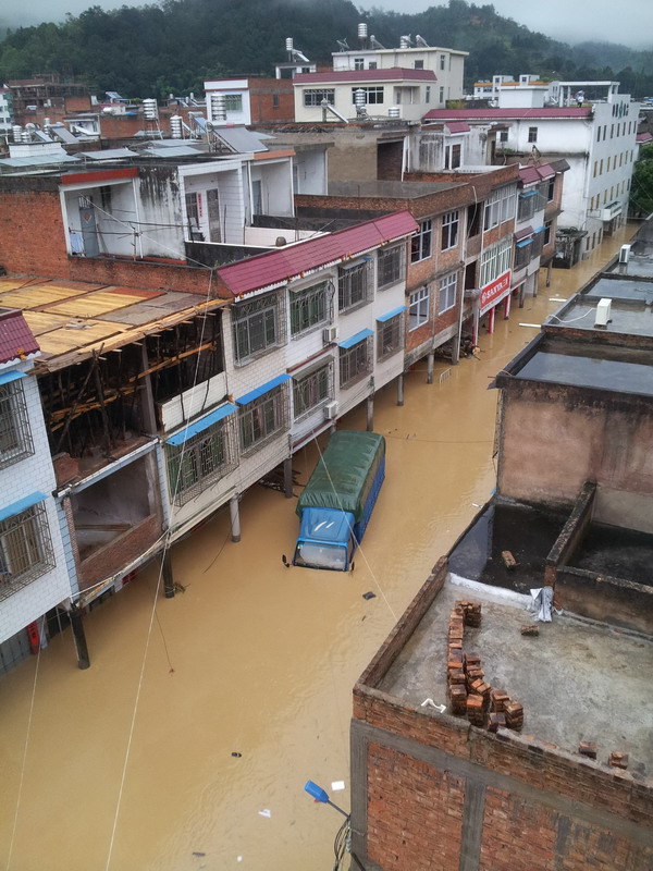 Chine : le typhon Soulik fait trois morts au Guangdong (5)
