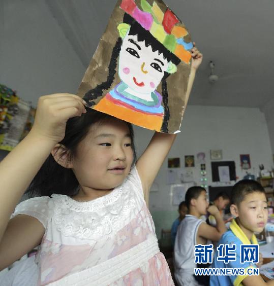 Une classe d'été de peinture dans le Shandong. (Photo : Xinhua)
