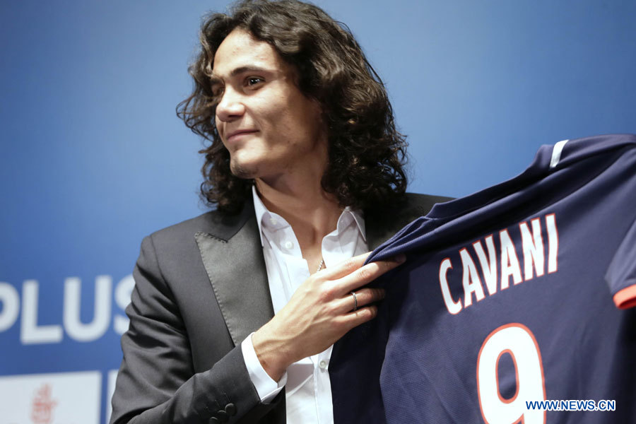 Football: Edinson Cavani a signé au Paris SG (3)