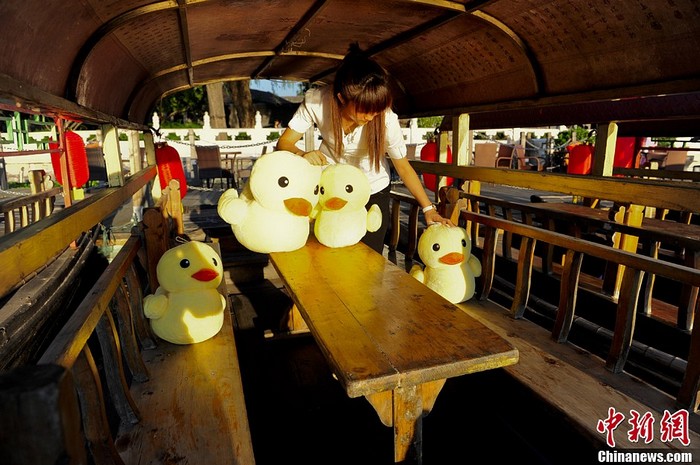 Beijing : la fièvre des canards jaunes gagne Shichahai (6)