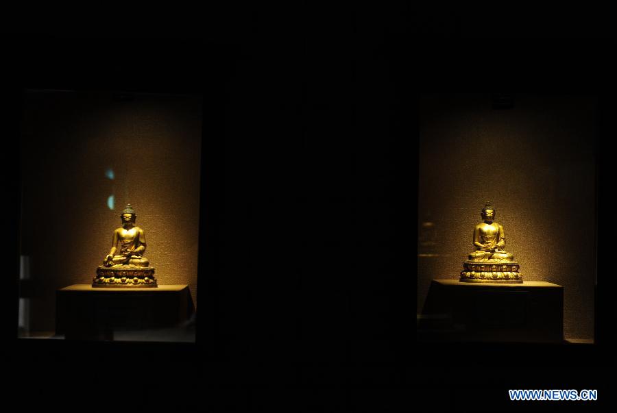 Le 17 juillet 2013, un cliché nous montre des bouddhas se trouvant dans les grottes du temple Bingling dans la province chinoise du Gansu. [Photo: Xinhua]