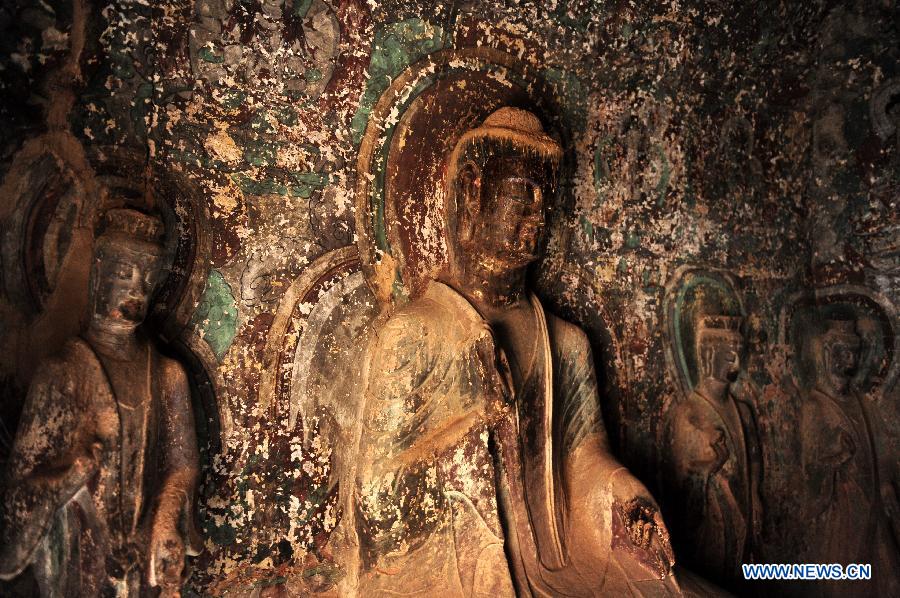 Le 17 juillet 2013, un cliché nous montre des bouddhas se trouvant dans les grottes du temple Bingling dans la province chinoise du Gansu. [Photo: Xinhua]