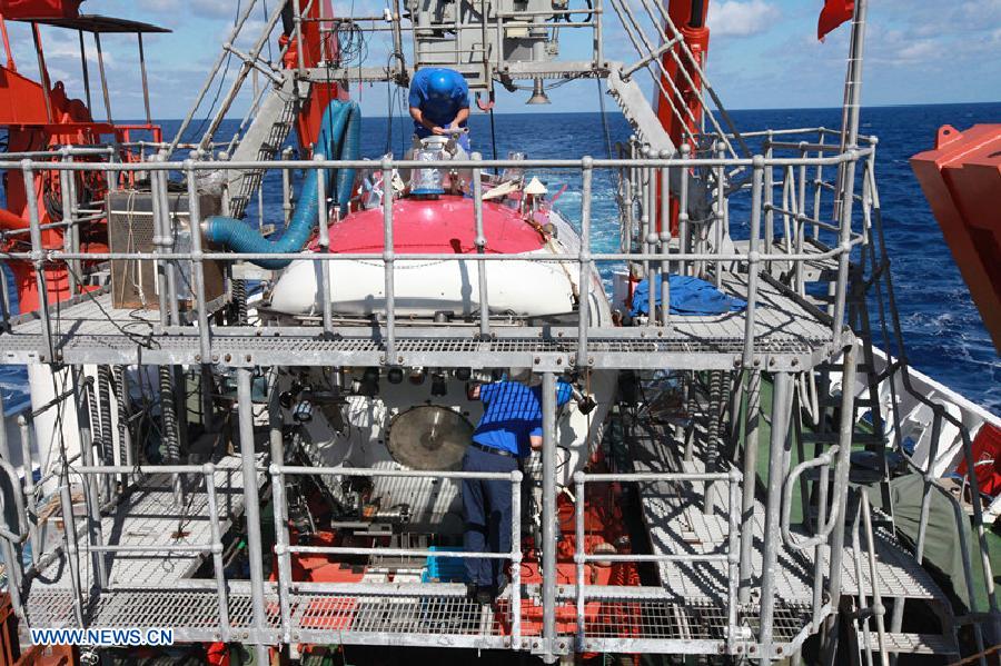 Le submersible chinois Jiaolong subit un "examen physique"