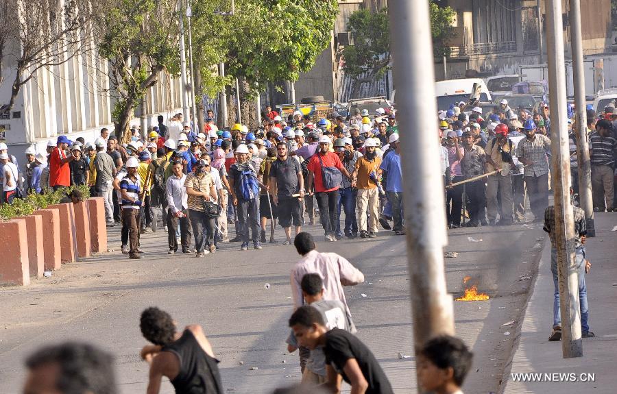 Egypte: des heurts entre manifestants pro-et anti-Morsi font 4 morts (3)