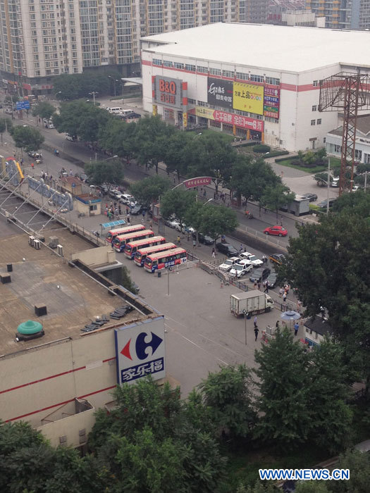 Une femme a trouvé la mort et trois personnes ont été blessées à la suite d'une attaque au couteau ayant eu lieu lundi près d'un magasin Carrefour à Beijing.