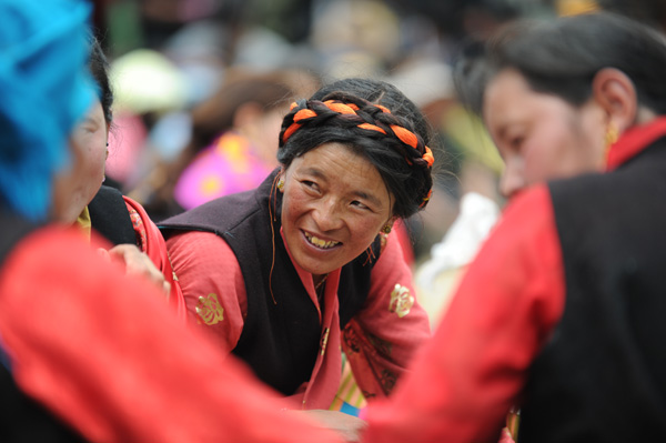 Les Tibétains célèbrent la Fête de Wangguo dans le Comté de Doilungdeqen à Lhassa, capitale de la Région Autonome du Tibet, le 17 juillet 2013.