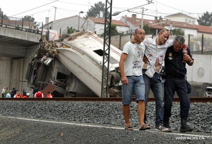Au moins 56 morts dans le déraillement d'un train au nord ouest de l'Espagne