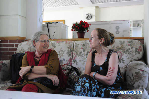 Georgette Lombart (D) et Martine Jeunesse (G) (Photo : Xinhuanet/WU Yaohui)