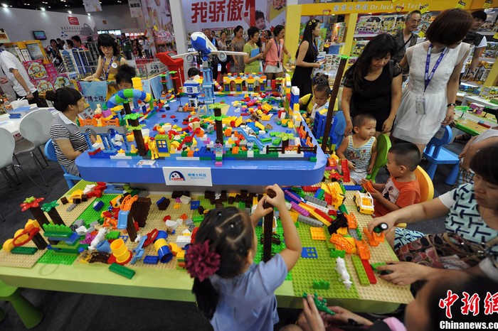 Beijing : ouverture du Salon éducatif du jouet et de l'animation (9)