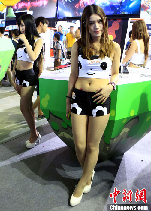 Shanghai : les hôtesses sexy du salon ChinaJoy 2013 (12)