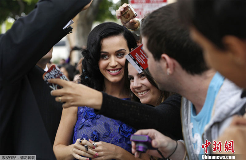 Katy Perry à l'avant-première mondiale du film Les Schtroumpfs 2 (2)