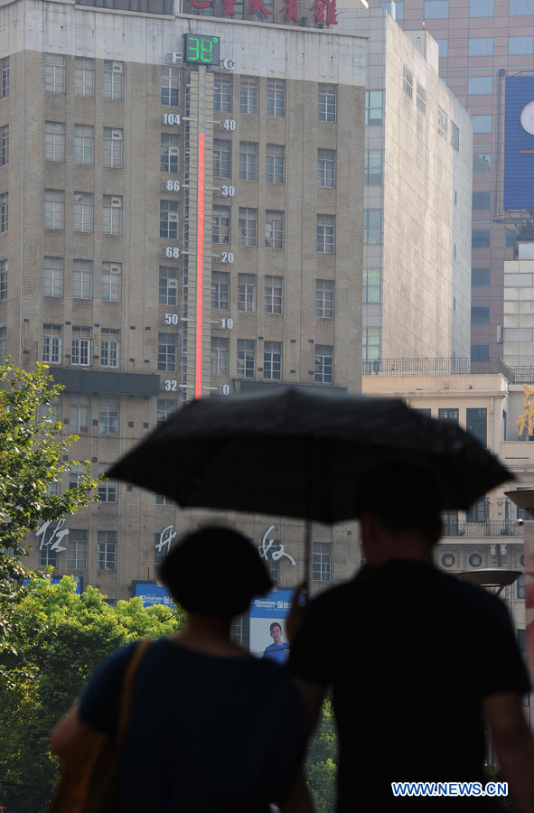 La canicule fait une dizaine de morts à Shanghai  (2)