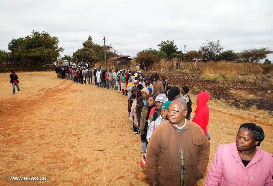 Ouverture des bureaux de vote au Zimbabwe (4)