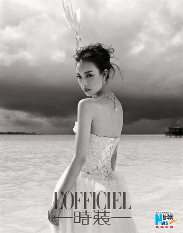 Ni Ni en robe de mariée pour l'Officiel Wedding (7)