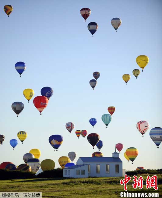 France : 408 montgolfières s'envolent pour un record du monde (5)