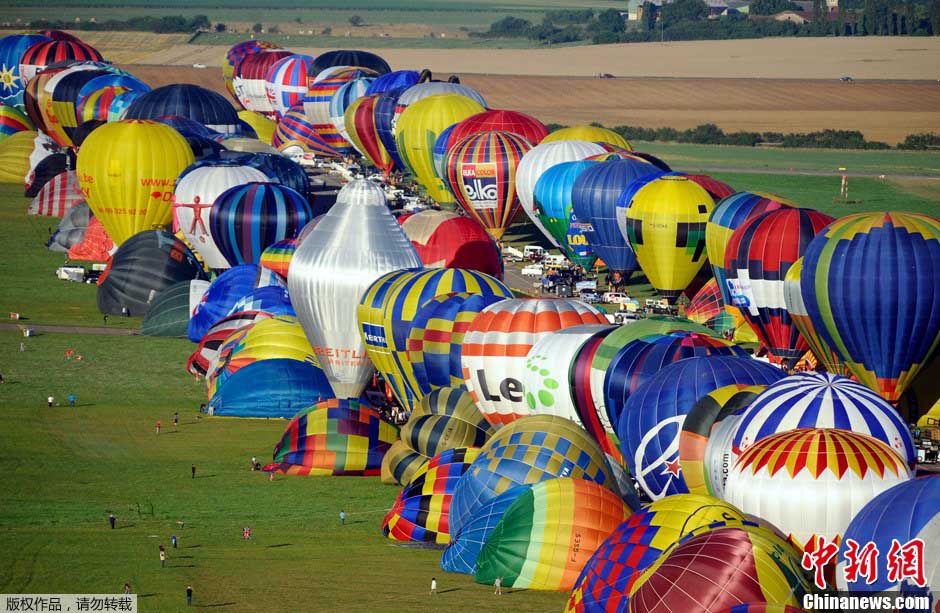 France : 408 montgolfières s'envolent pour un record du monde (3)