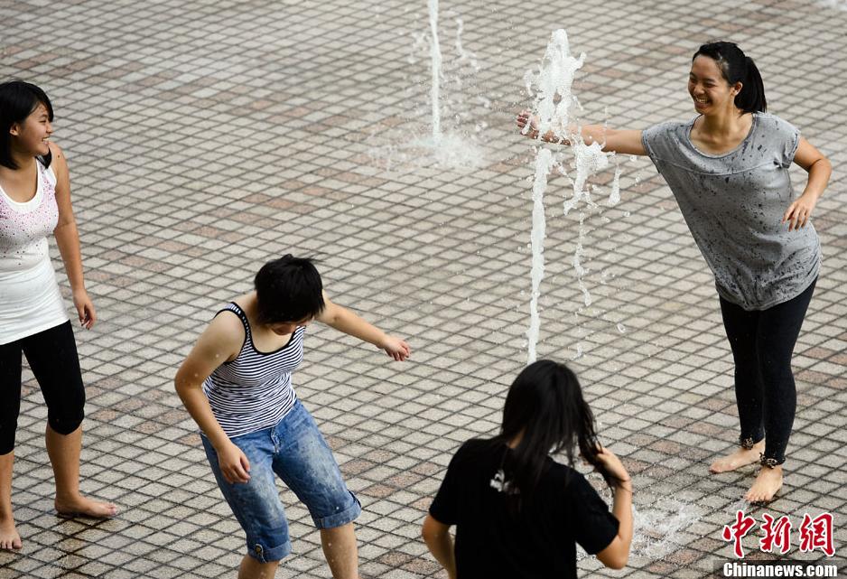 Le 5 août, à Taibei où les températures atteignent plus de 37 degrés.