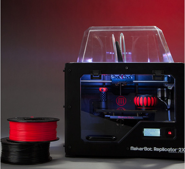 N°3 Le MakerBot Replicator : dans le film Star Trek, le Replicator peut imprimer toutes sortes de choses, de la nourriture aux vêtements et à d'autres machines, grâce à sa capacité à réorganiser la composition atomique. MakerBot Replicator ressemble à un modèle précoce, et même s'il ne peut pas encore imprimer de la vraie nourriture, le potentiel illimité de cette technologie évolue.