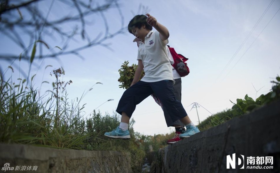 Une fille de 8 ans parcourt 700 km à pieds en 20 jours (22)