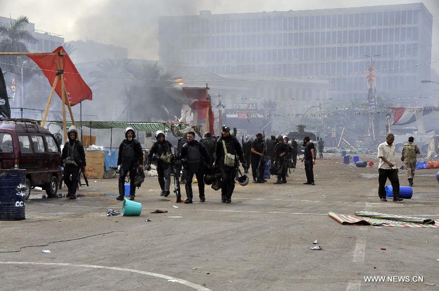 Egypte: la police commence à disperser les sit-in des partisans de Morsi (6)