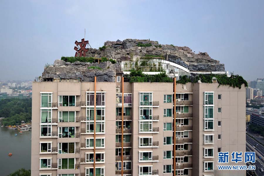 La villa construite par Zhang Biqing, le patron d'une cha ne de cliniques d'acupuncture, sur le toit d'un immeuble de Beijing, Chine