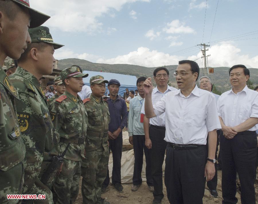 Le Premier ministre chinois appelle à aider les sinistrés du séisme à passer l'hiver au chaud  (4)