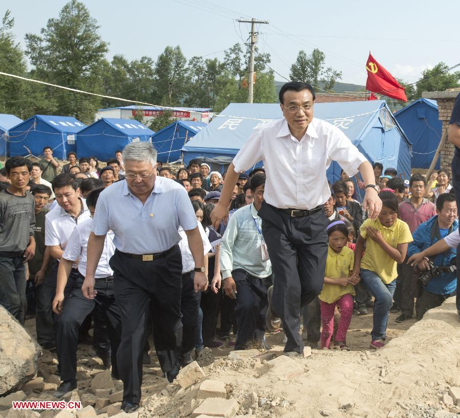 Le Premier ministre chinois appelle à aider les sinistrés du séisme à passer l'hiver au chaud  (3)