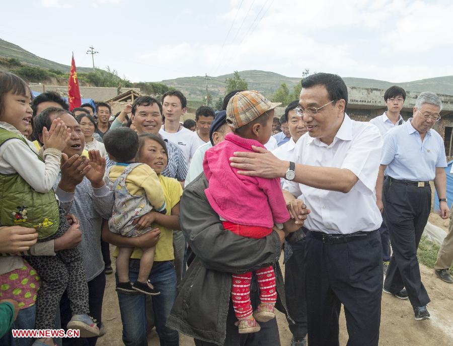 Le Premier ministre chinois appelle à aider les sinistrés du séisme à passer l'hiver au chaud 