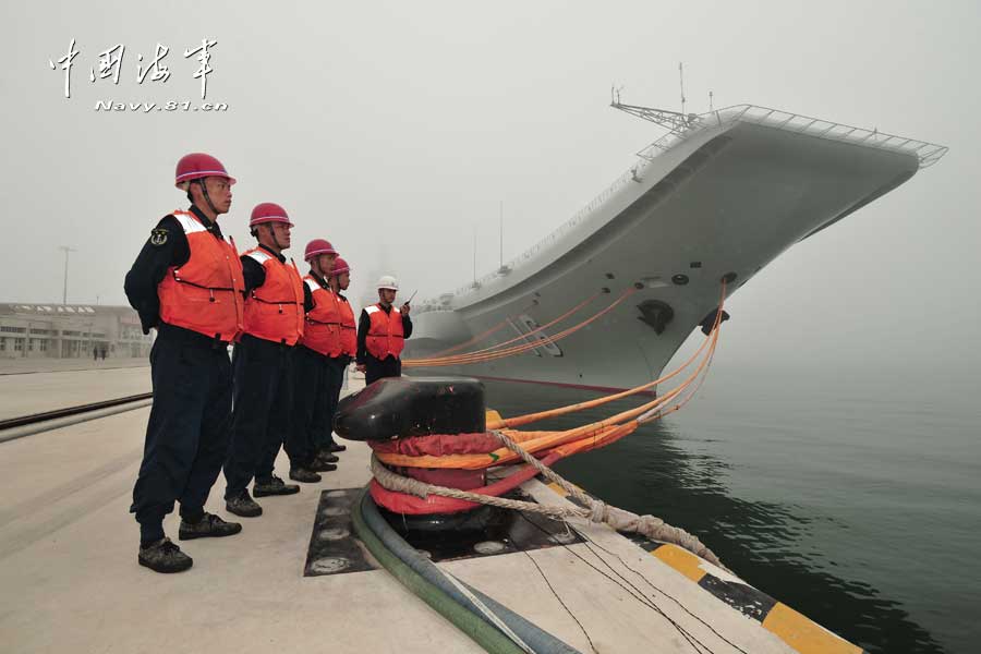 Le porte-avion chinois part en mission