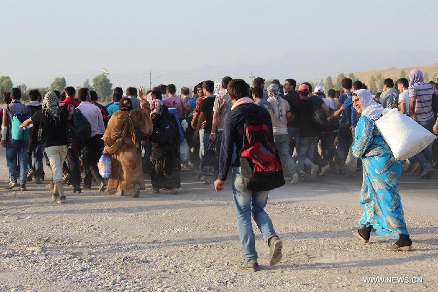 Des milliers de réfugiés syriens se rendent en Irak, selon l'ONU (2)