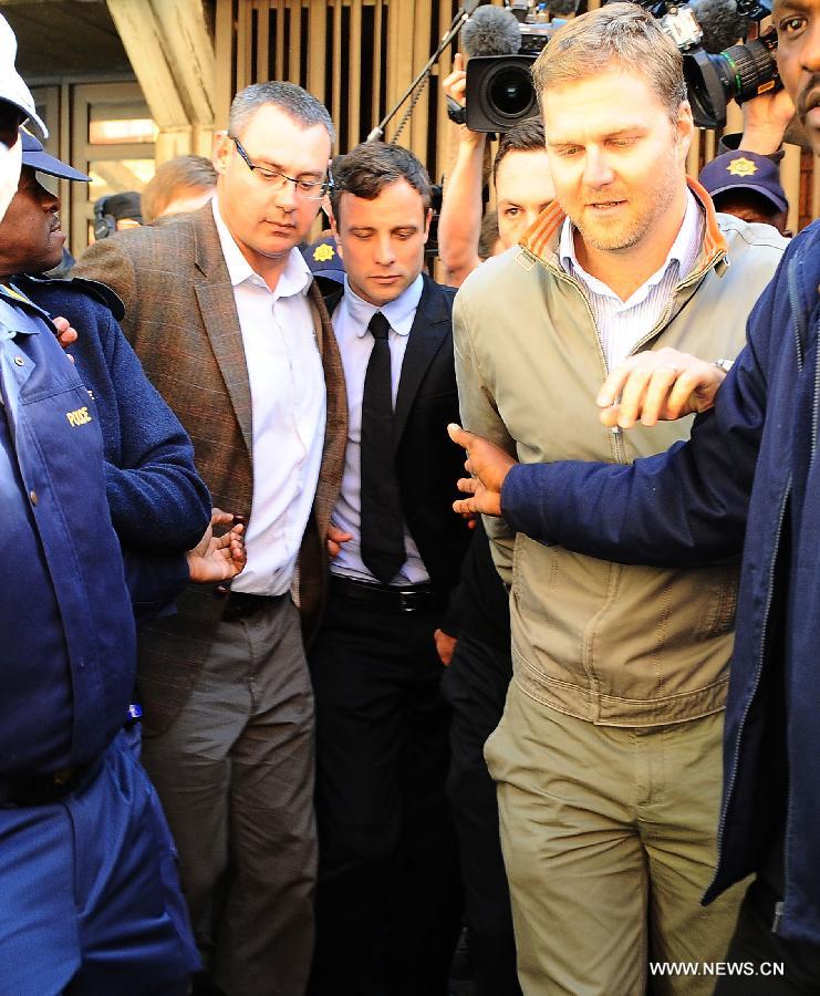 Afrique du Sud: Pistorius sera jugé pour meurtre en mars 2014  (6)