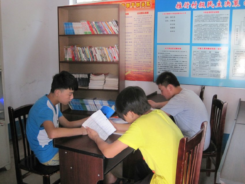 À Dazhangzhuang, les bibliothèques rurales restent ouvertes aux élèves pendant l'été