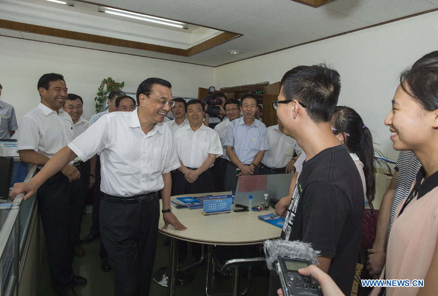 Li Keqiang met l'accent sur la construction des chemins de fer dans l'ouest de la Chine  (4)