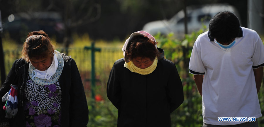 La ville de Fushun, dans la province du Liaoning (nord-est), a organisé samedi une cérémonie d'hommage aux victimes des crues, alors que le bilan des morts s'est alourdi à 76.