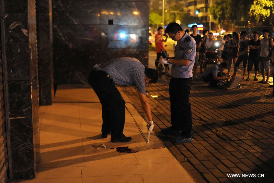 Un homme poignarde à mort quatre personnes et en blesse onze autres dans un bus au Sichuan