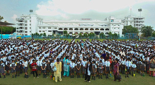 Inde: la plus grande école du monde 