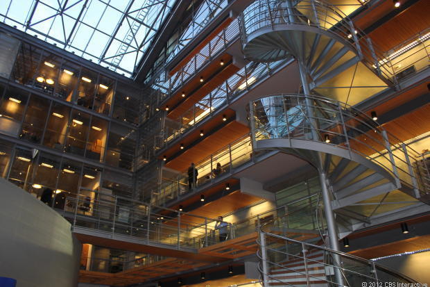 La Nokia House se compose de trois bâtiments, disposant d'un atrium, avec des conceptions en verre, acier et bois. 