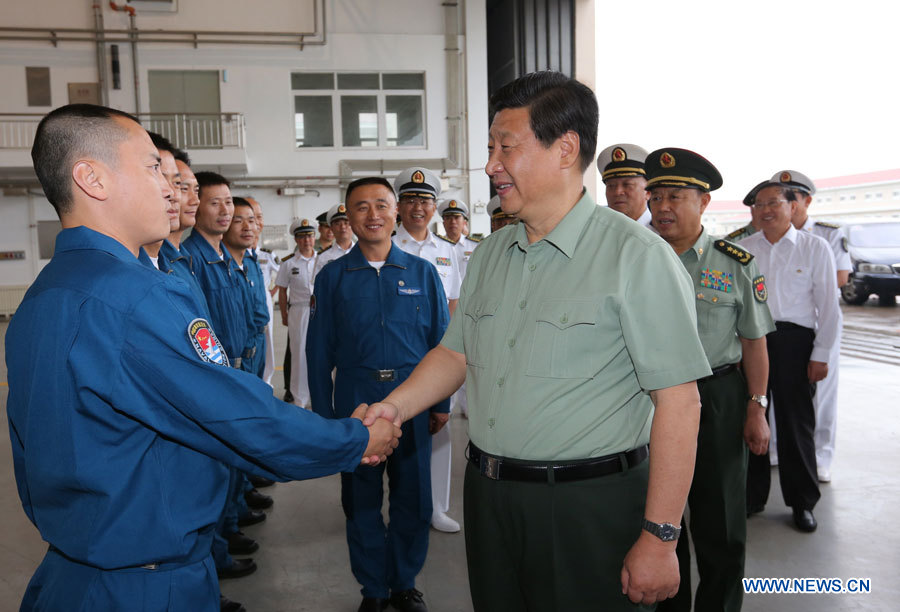 Xi Jinping visite le premier porte-avions chinois et assiste à un entraînement  (3)