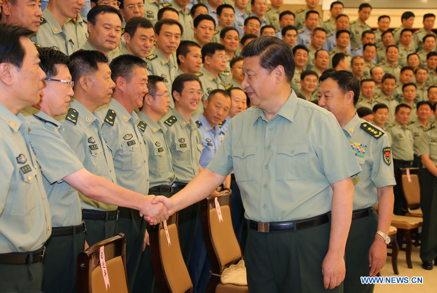 Xi Jinping visite le premier porte-avions chinois et assiste à un entraînement  (2)