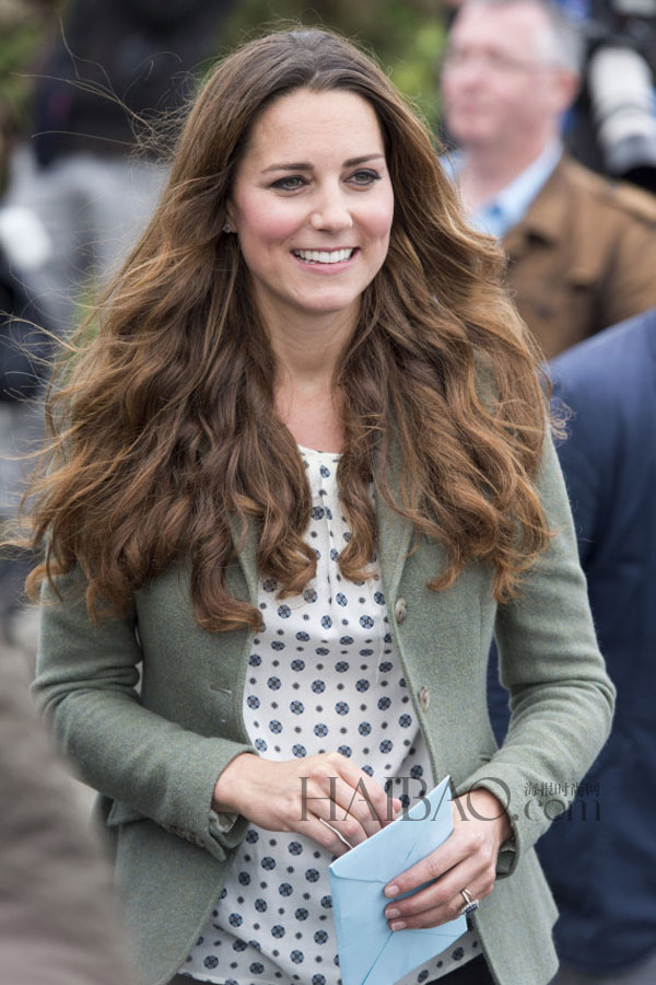 Première sortie officielle de Kate Middleton après la naissance du prince George (2)