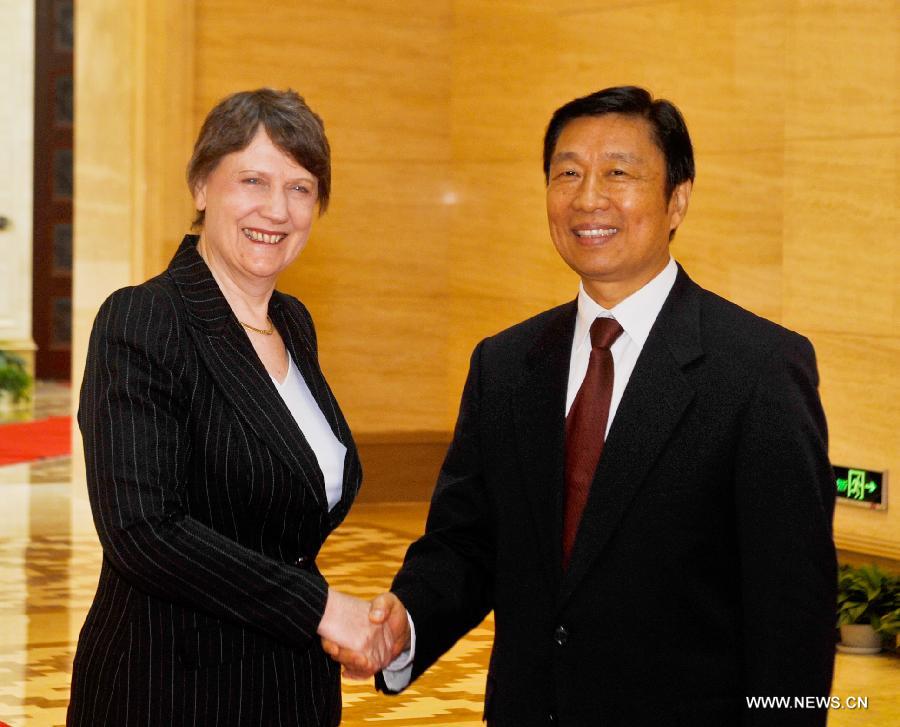 Le vice-président chinois Li Yuanchao rencontre l'administrateur du Programme des Nations Unies pour le développement, Mme Helen Clark.