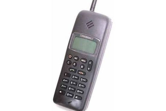 1992   Nokia 1011