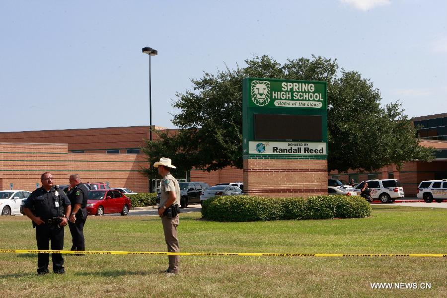Etats-Unis: un élève tué et trois autres blessés à l'arme blanche dans un lycée au Texas  (2)