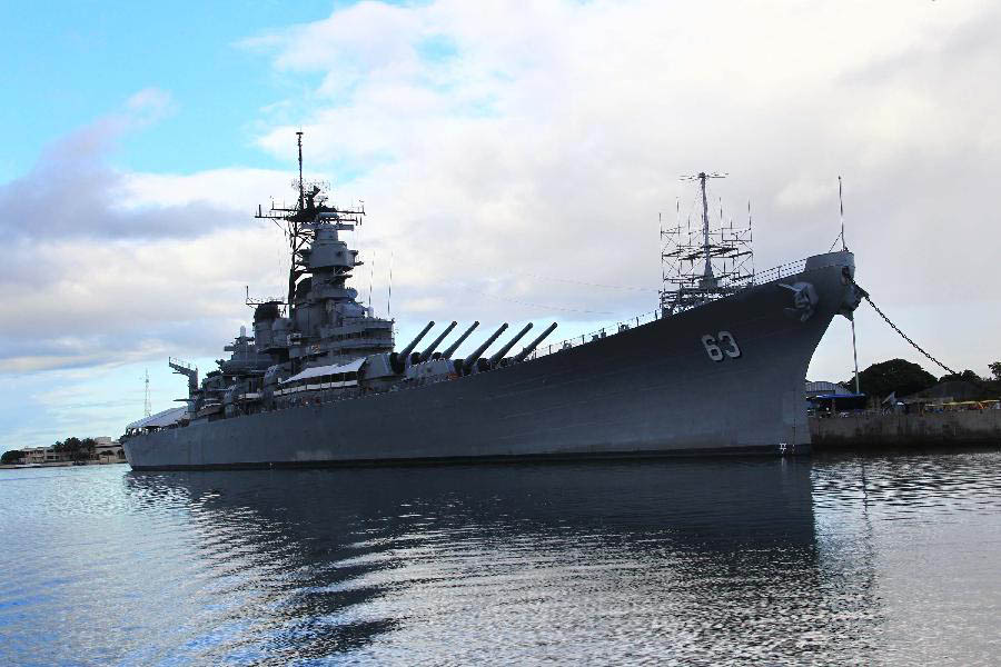L'USS Missouri à Pearl Harbor, à Hawaii, aux Etats-Unis, le 7 septembre 2013. Une escadre navale chinoise est arrivée vendredi pour une visite amicale de trois jours. (Xinhua / Zha Chunming)