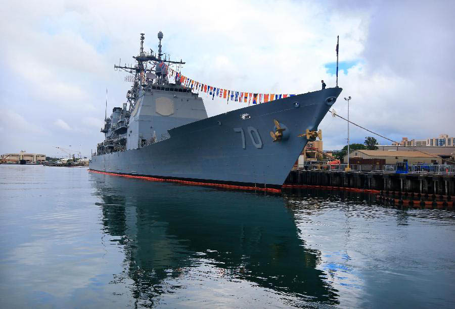 L'USS Lake Erie à Pearl Harbor, à Hawaii, aux Etats-Unis, le 7 septembre 2013. Une escadre navale chinoise est arrivée vendredi pour une visite amicale de trois jours. (Xinhua / Zha Chunming)